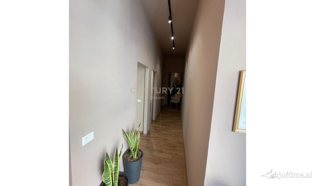 Shitet Ambient Komercial tek Myslym Shyri