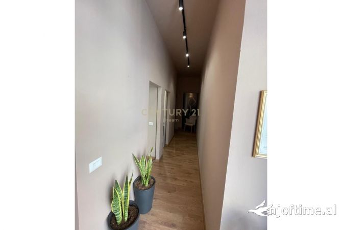 Shitet Ambient Komercial tek Myslym Shyri