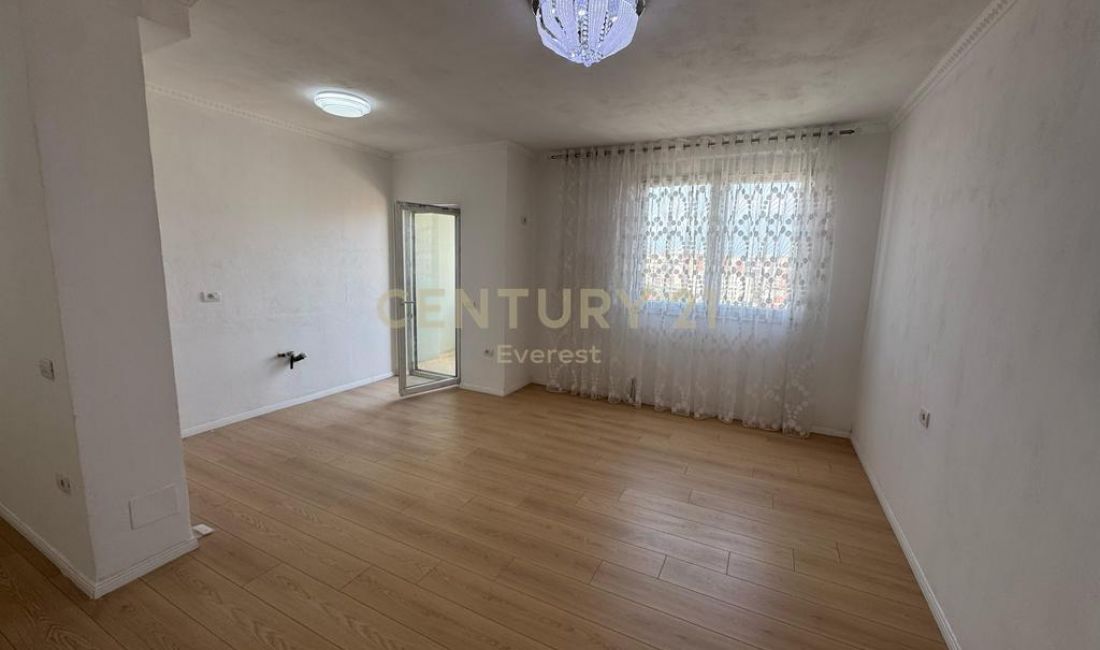 Shtepi ne shitje Apartament ne Tirane, 1+1, Mobilimi Bosh, pa mobiluar, Pagesa 88,000  Euro.