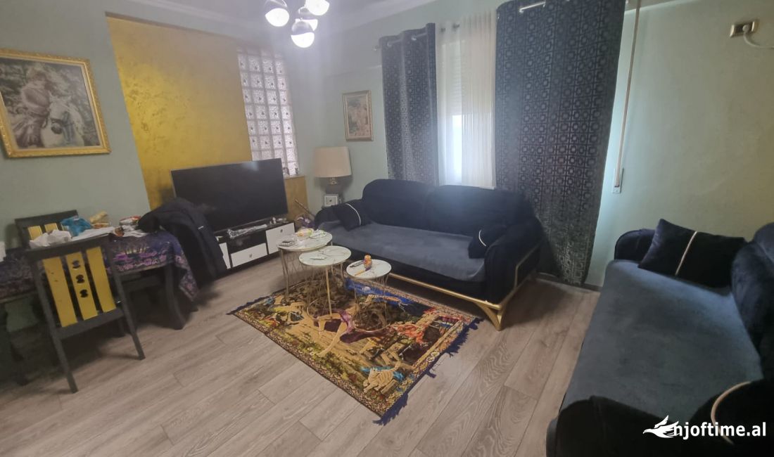 Shtepi ne shitje Apartament ne Tirane, 2+1, Mobilimi E mobiluar, Pagesa 195,000  Euro.