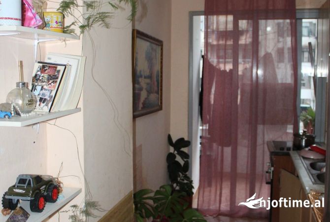 Shitet apartament 2+1 ne fresk