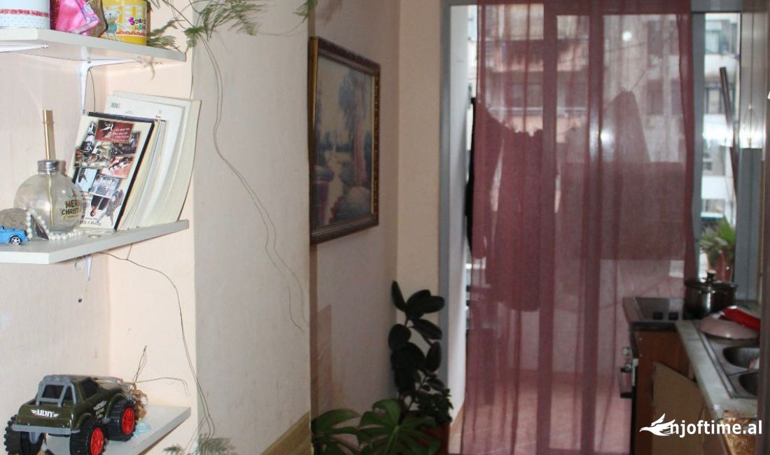 Shtepi ne shitje Apartament ne Tirane, 2+1, Mobilimi E mobiluar, Pagesa 79,000  Euro.