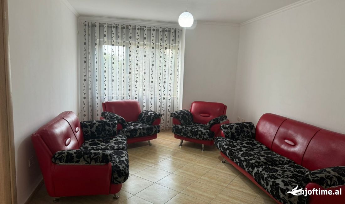 Shtepi ne shitje Apartament ne Tirane, 1+1, Mobilimi E mobiluar, Pagesa 89,000  Euro.