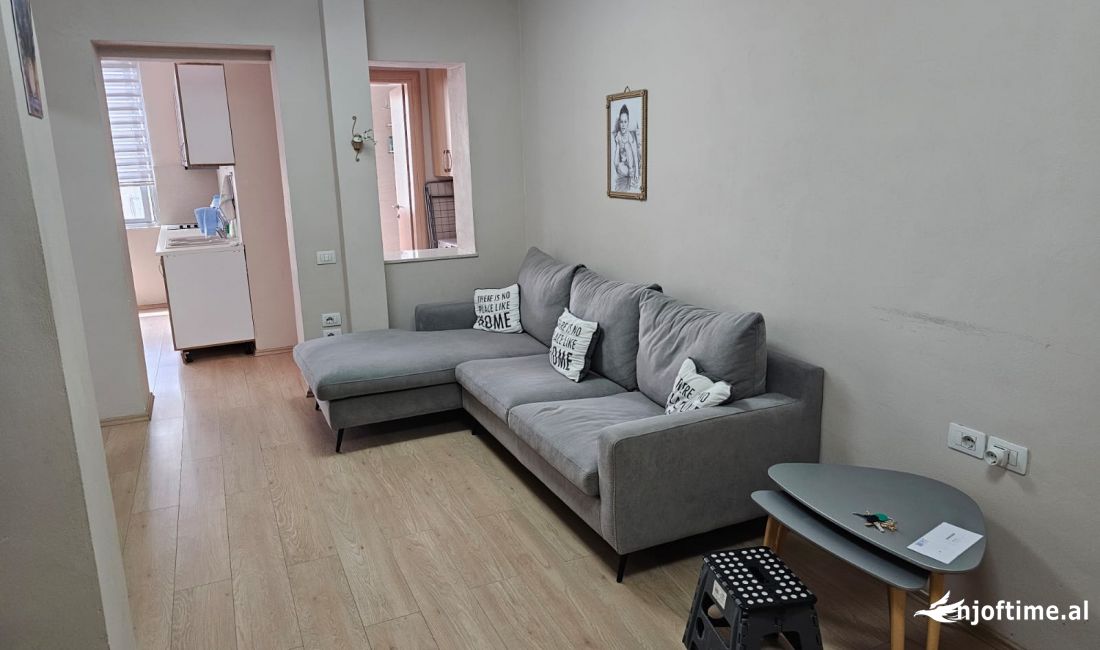 Shtepi me qera Apartament ne Tirane, 1+1, Mobilimi E mobiluar, Pagesa 450  Euro.