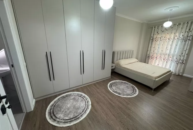 Apartament 2+1+2 për qira ne TEG.