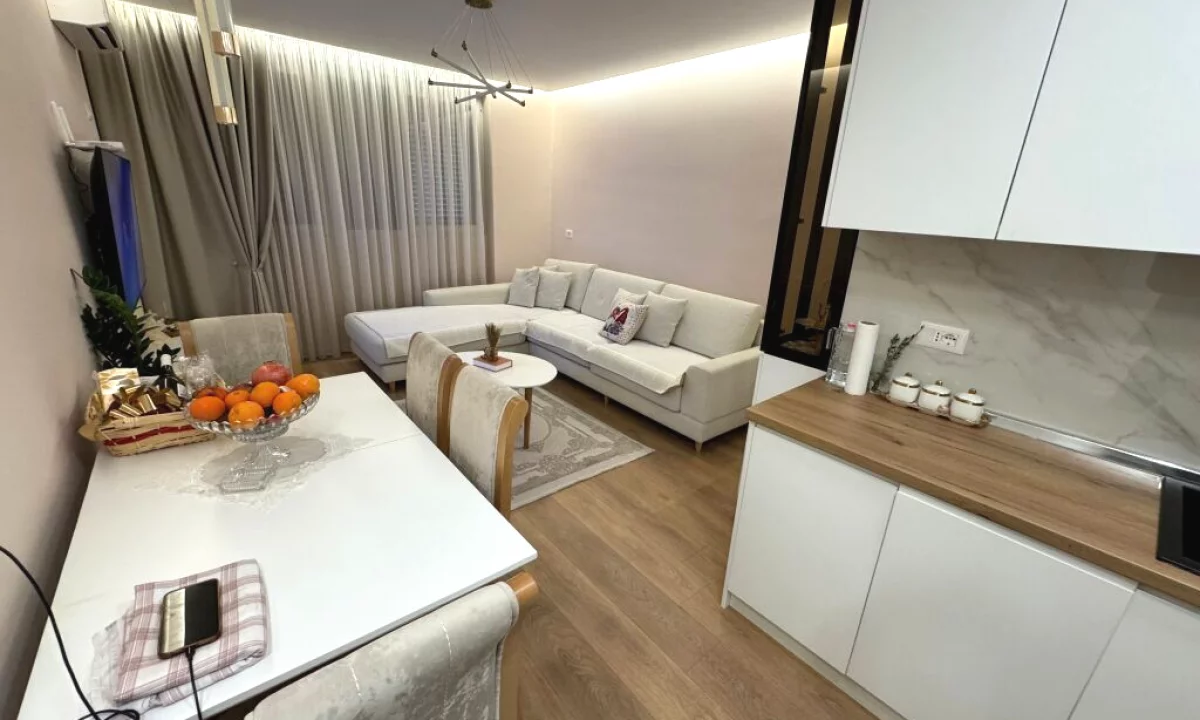 Shtepi ne shitje Apartament ne Tirane, 1+1, Mobilimi E mobiluar, Pagesa 87,000  Euro.