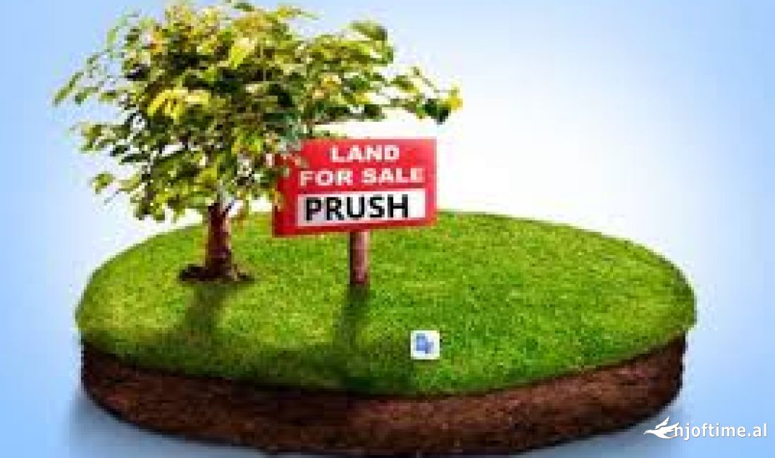Shitet Truall ne Prush buze rruge. Zone industriale per ndertim!