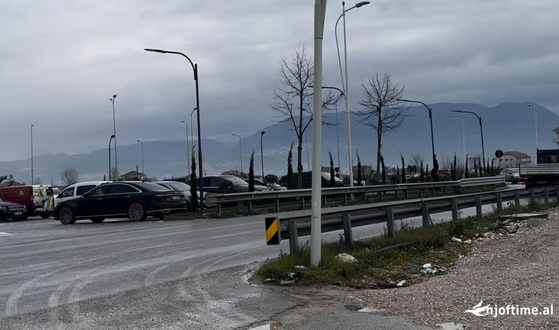 Okazion! Shitet Toke Buze Rruge kryesore tek rrethi Rinasit! Me hipoteke