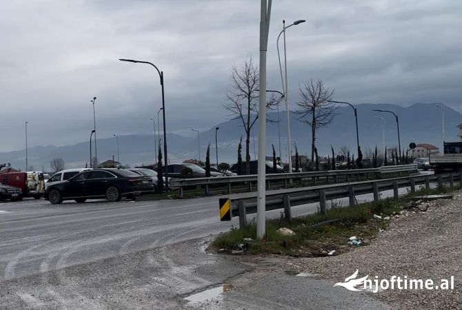 Okazion! Shitet Toke Buze Rruge kryesore tek rrethi Rinasit! Me hipoteke