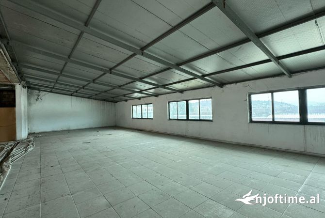 Ambiente Commerciale in Affitto 3+1 a Tirana - 10,000 Euro