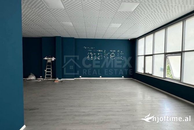 Ambient biznesi ne shitje 3+1 ne Tirane - 647,900 Euro