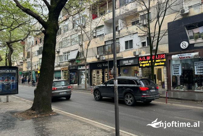 Shitet Super Dyqan Buze Rruge Kryesore tek Myslym Shyri! 