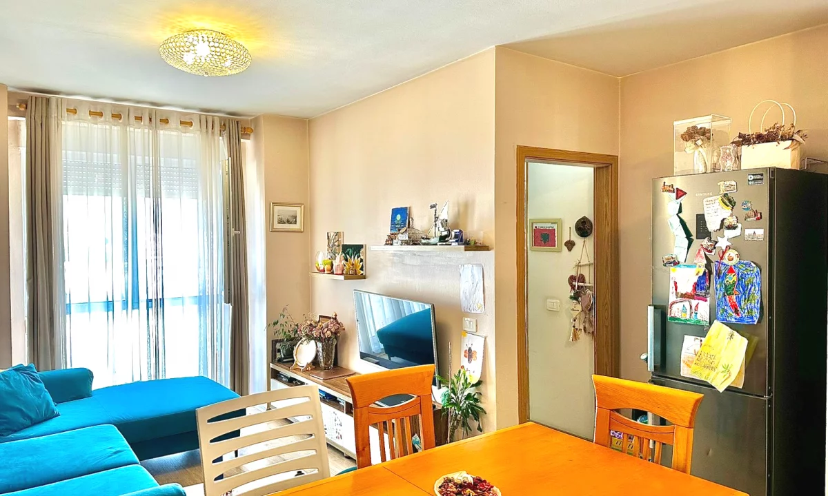 Shtepi ne shitje Apartament ne Tirane, 2+1, Mobilimi E mobiluar, Pagesa 175,000  Euro.