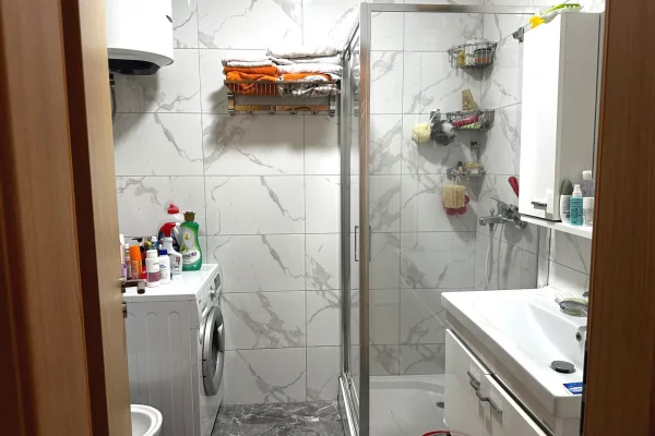 Shtepi ne shitje Apartament ne Tirane, 2+1, Mobilimi E mobiluar, Pagesa 175,000  Euro.