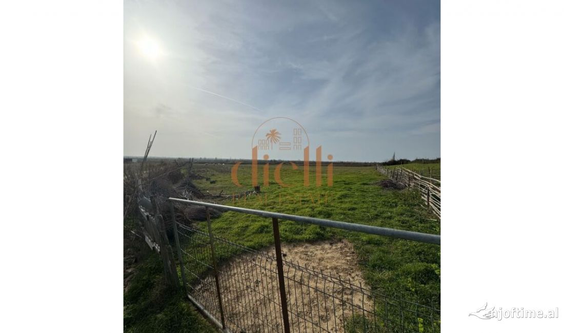 Toke per Shitje tek Gjiri i Lalzit