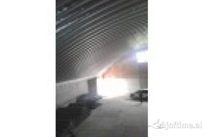 Ambiente Commerciale in Affitto 4+1 a Tirana - 2,000 Euro