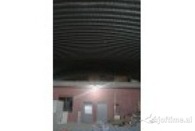 Ambiente Commerciale in Affitto 4+1 a Tirana - 2,000 Euro