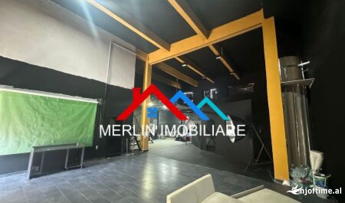 JEPET AMBJENT BIZNESI ME QERA 140M2 TEK RRUGA  5 MAJI.