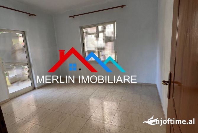 Ambiente Commerciale in Affitto 3+1 a Tirana - 1,200 Euro