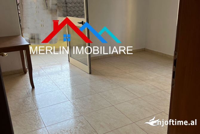 JEPET AMBJENT BIZNESI ME QERA TEK KOMUNA E PARISIT.