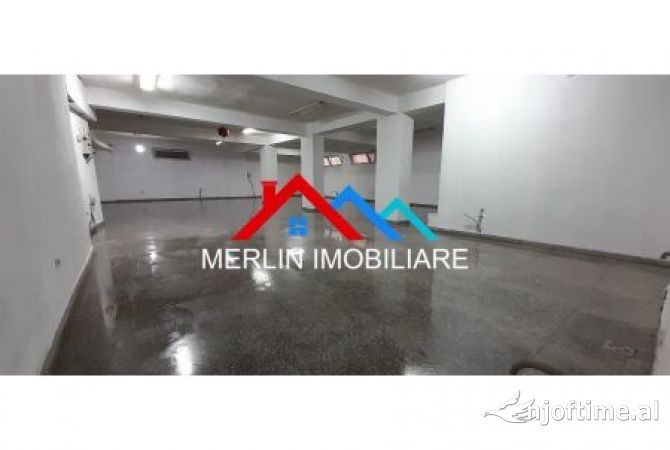 Ambiente Commerciale in Affitto 1+1 a Tirana - 1,500 Euro