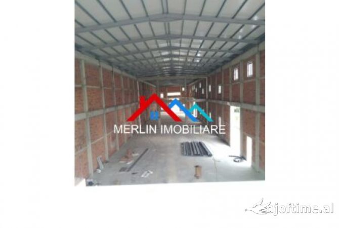 JEPET AMBJENT BIZNESI (MAGAZINE) ME QERA 1,200M2 NE KASHAR.