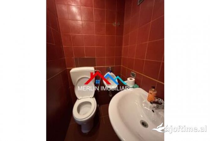 JEPET AMBJENT BIZNESI 55M2 ME QERA NE BULEVARDIN GJERGJ FISHTA.