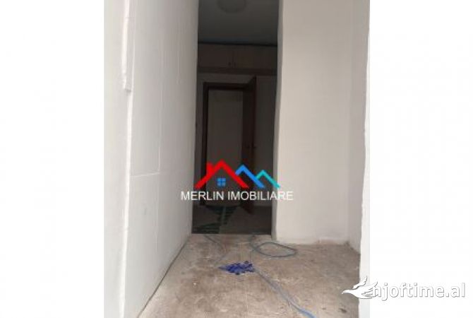 JEPET AMBJENT BIZNESI ME QERA 116M2 NE BLLOKUN VASIL SHANTO.