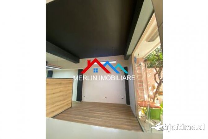 JEPET AMBJENT BIZNESI 300M2 TEK 21 DHJETORI.