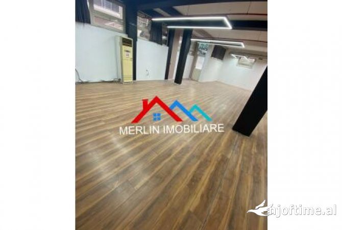 JEPET AMBJENT BIZNESI 300M2 TEK 21 DHJETORI.
