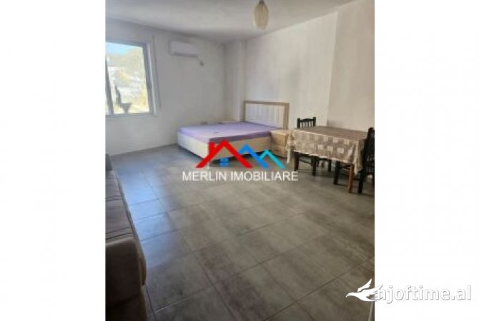 Shtepi ne shitje Apartament ne Durres, Garsoniere, Mobilimi E mobiluar, Pagesa 40,000  Euro.