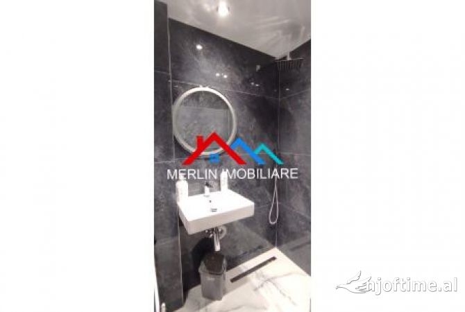 Shtepi ne shitje Apartament ne Tirane, Garsoniere, Mobilimi E mobiluar, Pagesa 330,000  Euro.