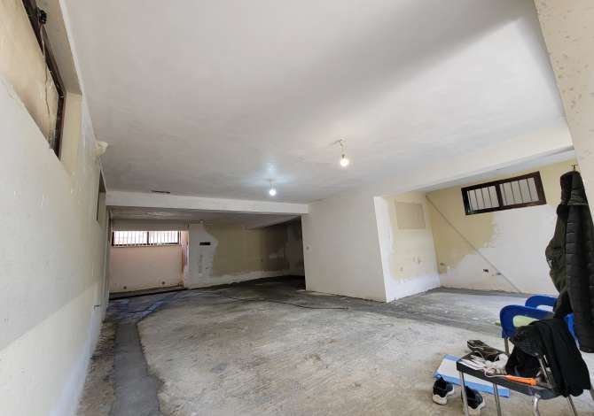 Ambiente Commerciale in Affitto 1+1 a Tirana - 1,100 Euro
