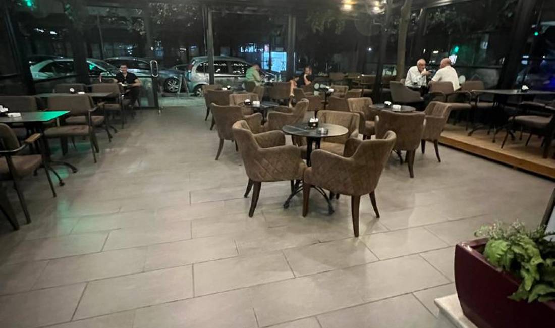 JEPET ME CMIM OKAZION PER QIRA LOKAL BUZE RRUGE TEK ZONA E 5-MAJIT