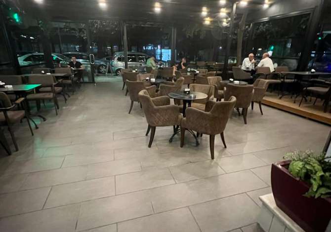 Ambient biznesi me qera 2+1 ne Tirane - 3,000 Euro