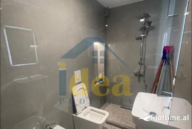 Ambiente Commerciale in Affitto 3+1 a Tirana - 1,300 Euro