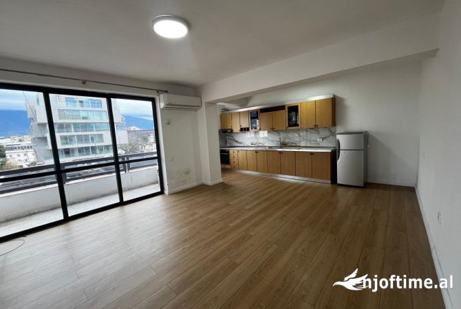 Ambiente Commerciale in Affitto 3+1 a Tirana - 900 Euro