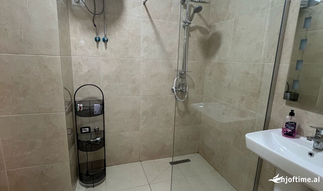 Appartamento in affitto a Tirana 2+1, Arredato