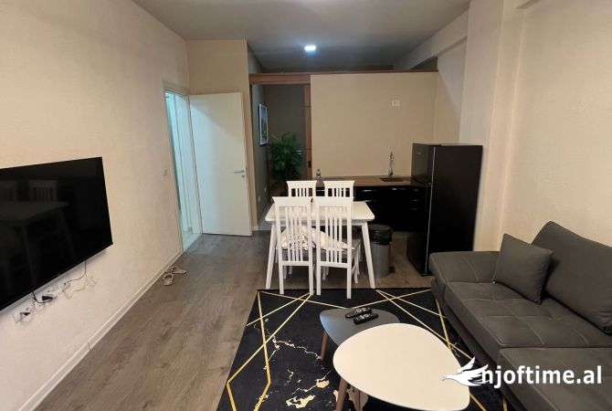 Appartamento in affitto a Tirana 2+1, Arredato