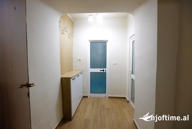 Appartamento in affitto a Tirana 1+1, Arredato