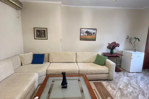 Mansarda(ultimo piano del tetto) in affitto a Tirana 2+1, Arredato