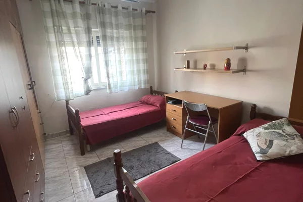 Mansarda(ultimo piano del tetto) in affitto a Tirana 2+1, Arredato