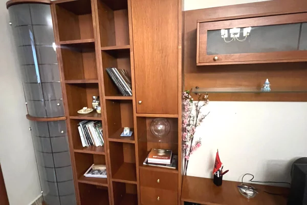 Mansarda(ultimo piano del tetto) in affitto a Tirana 2+1, Arredato