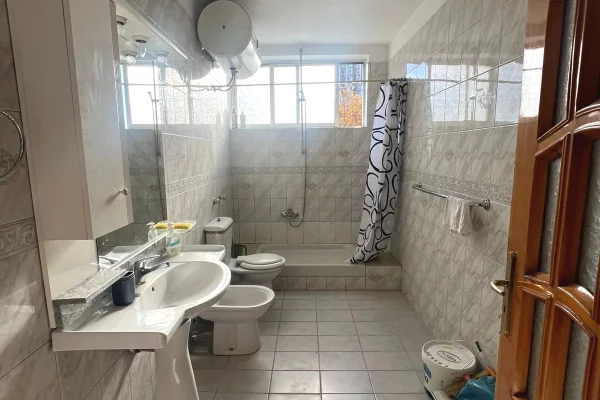 Appartamento in affitto a Tirana 2+1, Arredato