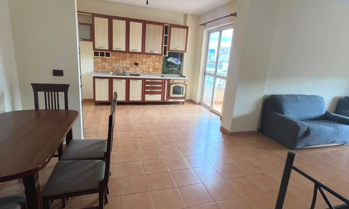 Appartamento in affitto a Tirana 2+1, Arredato