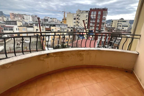 Appartamento in affitto a Tirana 2+1, Arredato