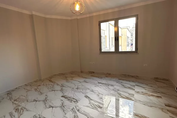 Shtepi ne shitje Apartament ne Tirane, 2+1, Mobilimi Bosh, pa mobiluar, Pagesa 145,000  Euro.