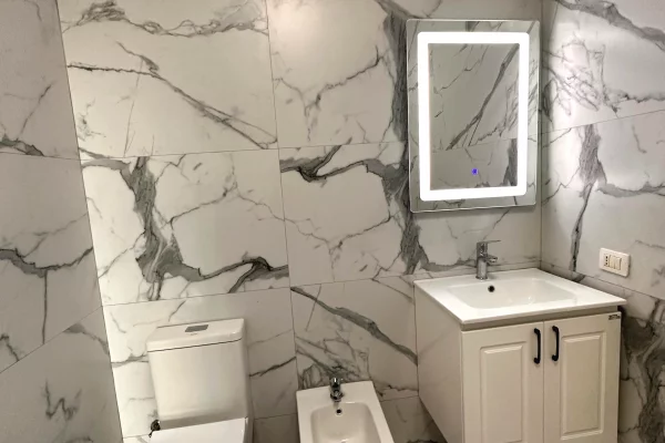 Shtepi ne shitje Apartament ne Tirane, 2+1, Mobilimi Bosh, pa mobiluar, Pagesa 145,000  Euro.