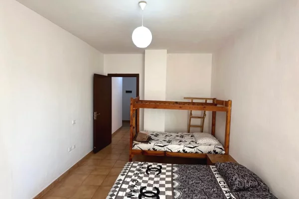 Shtepi me qera Apartament ne Tirane, 1+1, Mobilimi E mobiluar, Pagesa 30,000  Leke.