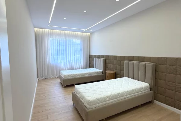 Shtepi ne shitje Apartament ne Tirane, 2+1, Mobilimi E mobiluar, Pagesa 17,100,000  Leke.